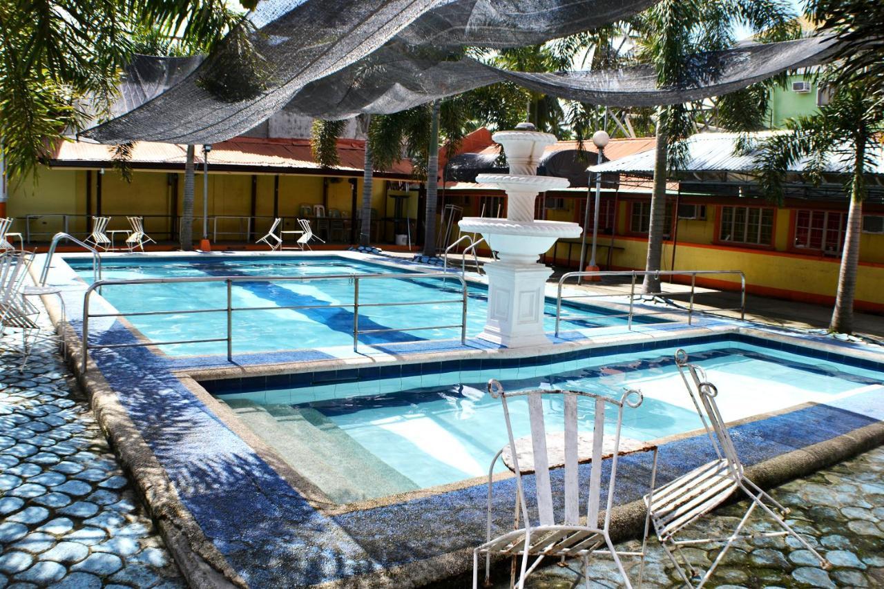 Rufina'S Leisure Center Hotel Tagum Bagian luar foto